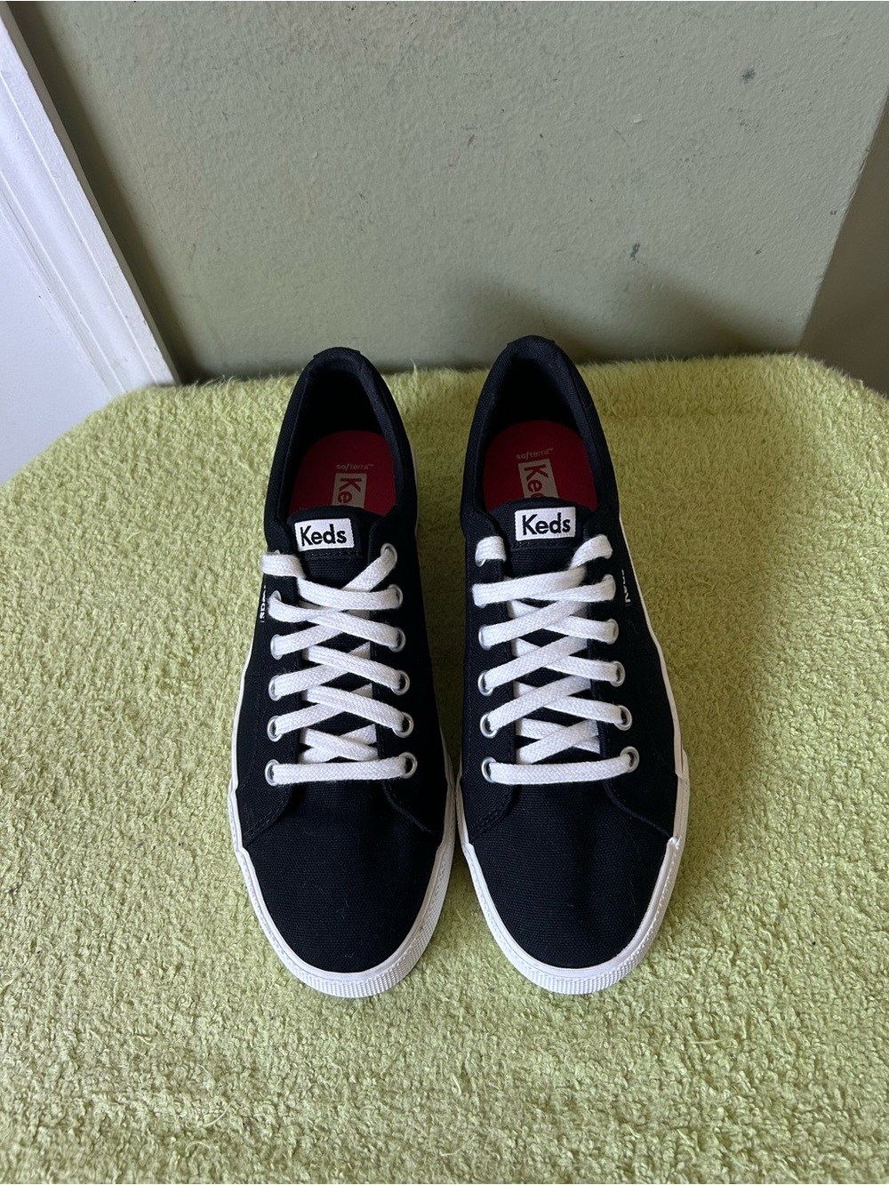 Keds Women’s Black Canvas Low-Top Platform Sneakers with White Laces Sz 7.5